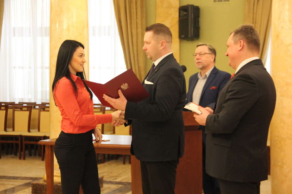  21 osób dostało polskie obywatelstwo (zdjęcie 2) - Autor: Lubelski Urząd Wojewódzki