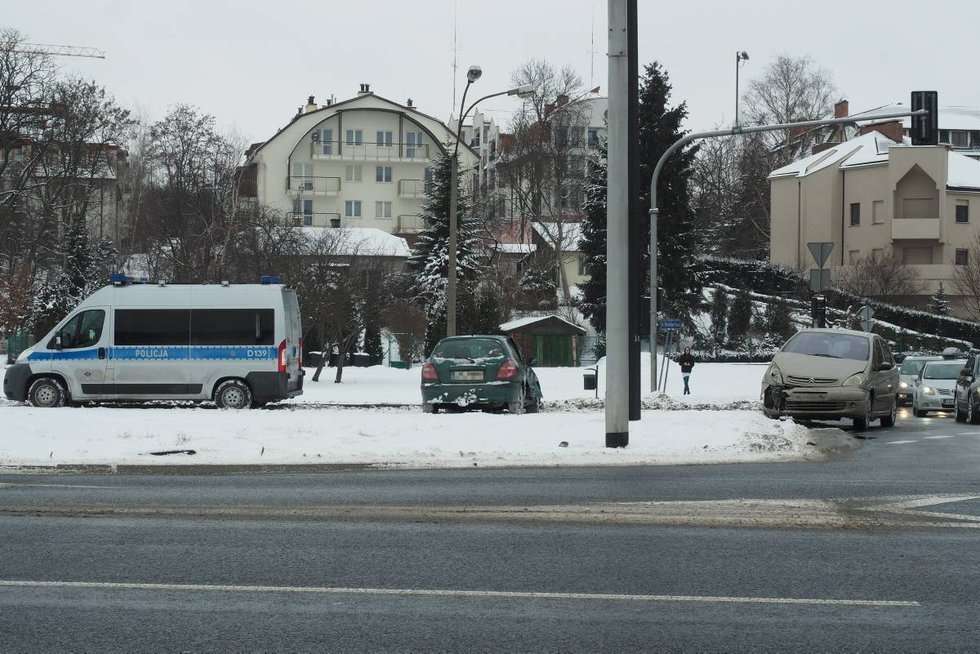  Stłuczka na skrzyżowaniu ul. Prusa i al. Solidarności (zdjęcie 5) - Autor: Maciej Kaczanowski