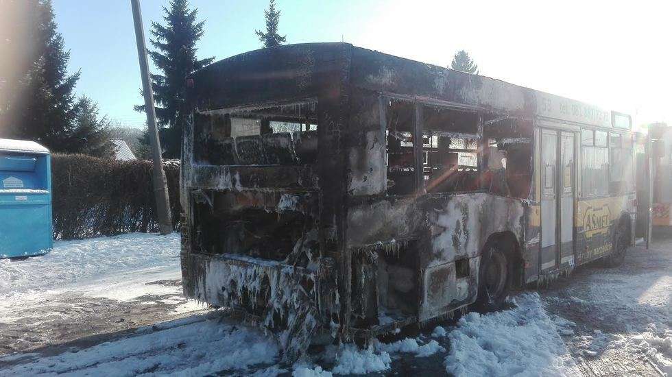  Pożar autobusu w Puławach (zdjęcie 3) - Autor: P.Matras