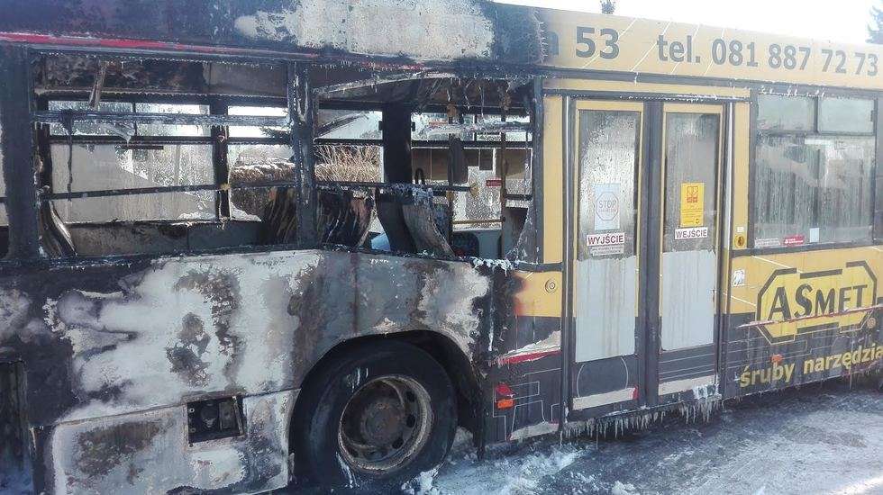  Pożar autobusu w Puławach (zdjęcie 2) - Autor: P.Matras