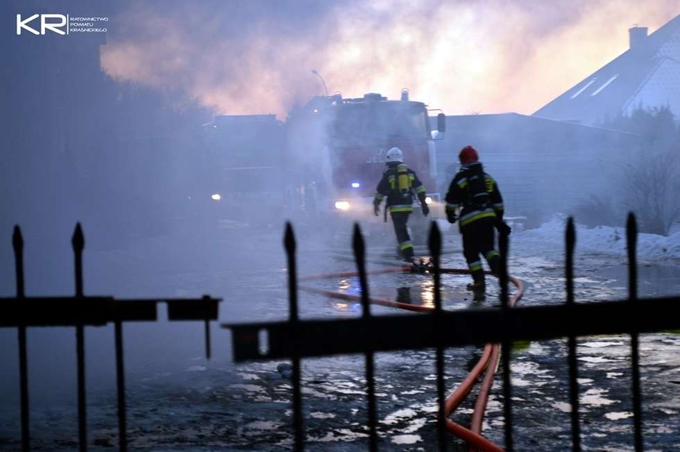  Pożar myjni samochodowej w Kraśniku (zdjęcie 21) - Autor: Kraśnickie Ratownictwo
