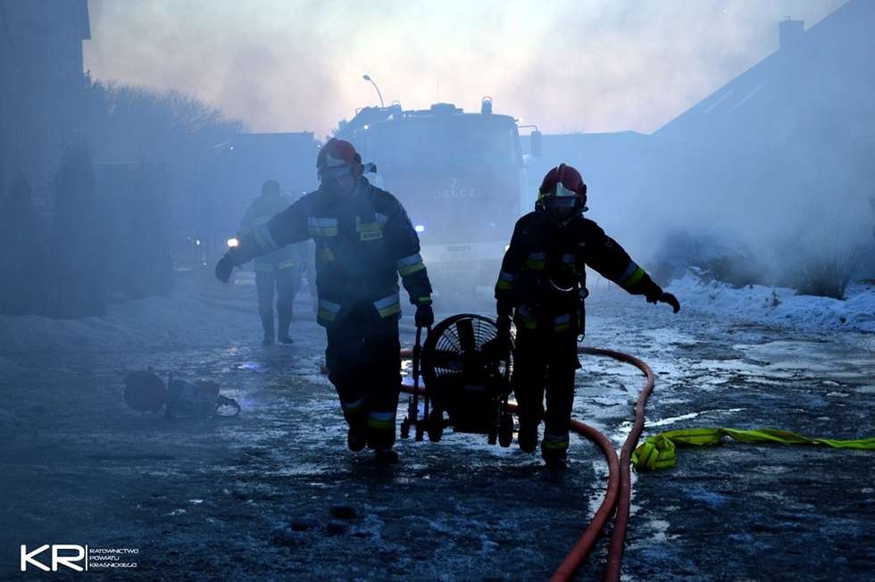  Pożar myjni samochodowej w Kraśniku (zdjęcie 17) - Autor: Kraśnickie Ratownictwo