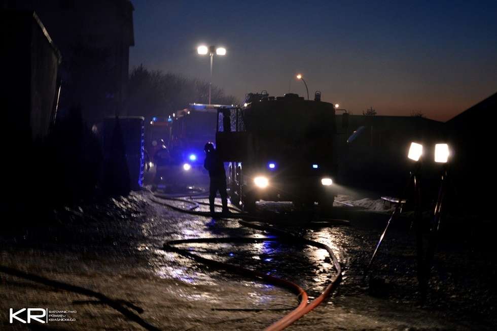  Pożar myjni samochodowej w Kraśniku (zdjęcie 16) - Autor: Kraśnickie Ratownictwo