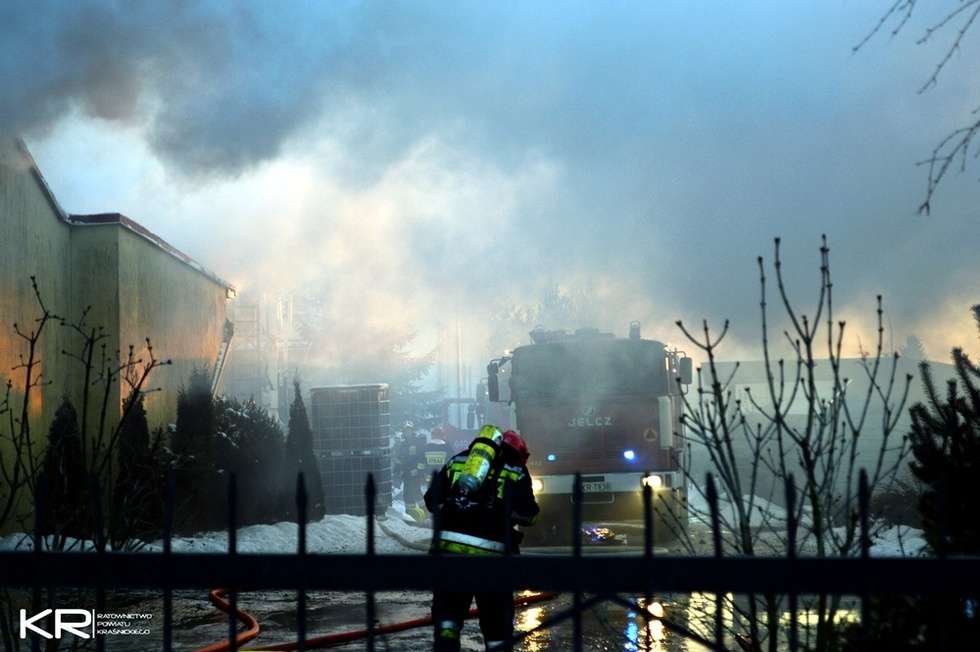  Pożar myjni samochodowej w Kraśniku (zdjęcie 35) - Autor: Kraśnickie Ratownictwo