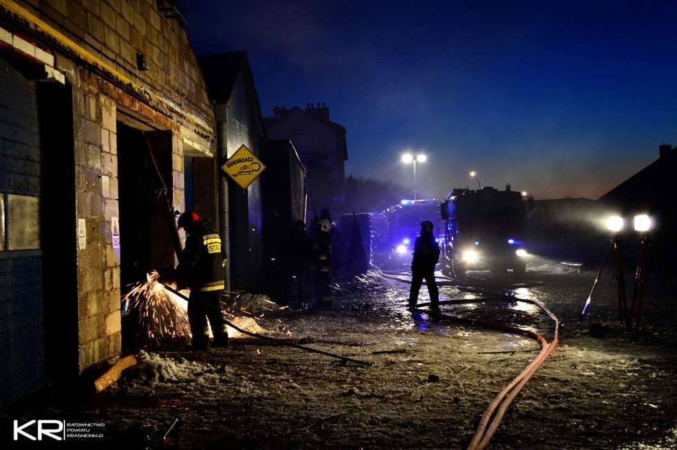  Pożar myjni samochodowej w Kraśniku (zdjęcie 23) - Autor: Kraśnickie Ratownictwo