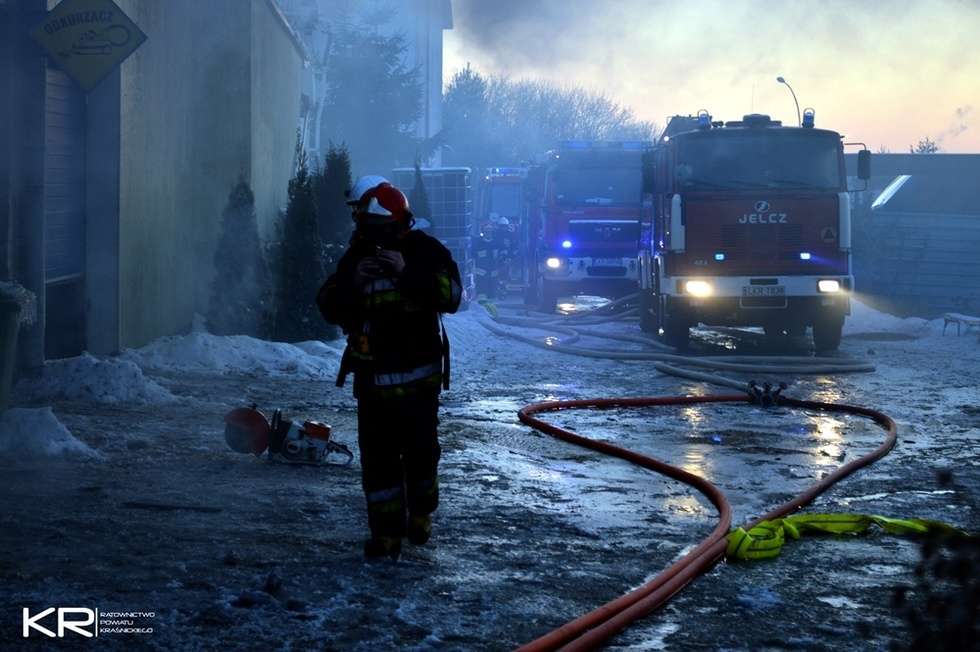  Pożar myjni samochodowej w Kraśniku (zdjęcie 14) - Autor: Kraśnickie Ratownictwo