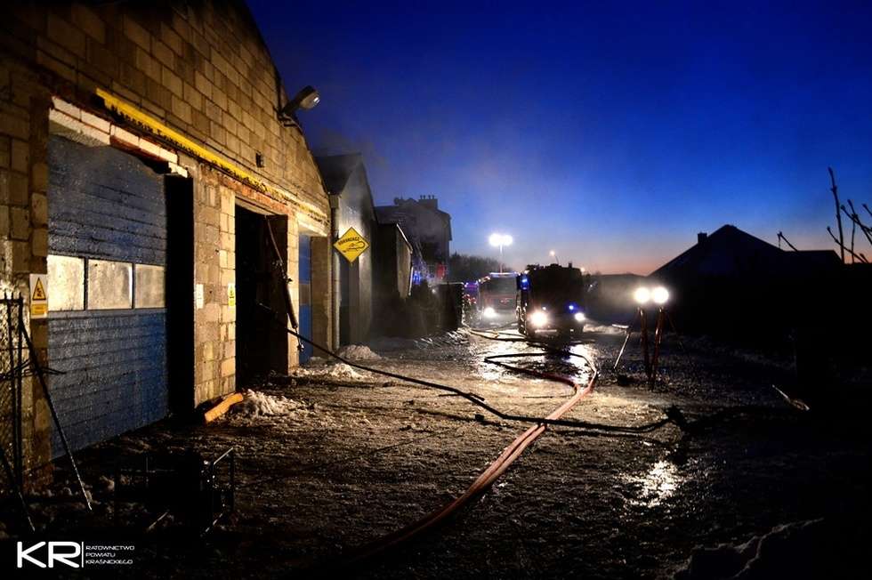  Pożar myjni samochodowej w Kraśniku (zdjęcie 10) - Autor: Kraśnickie Ratownictwo