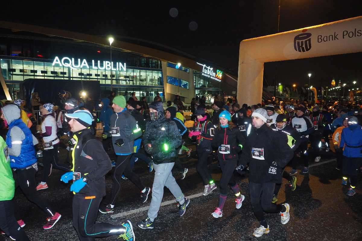 Nocne biegi w Lublinie: Trzecia Dycha do Maratonu - Autor: Maciej Kaczanowski