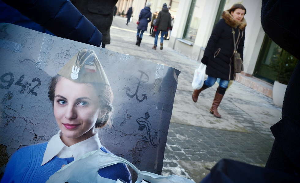  Młodzież Wszechpolska rozdawała plakaty (zdjęcie 5) - Autor: Dorota Awiorko