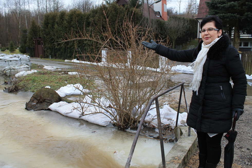  Woda zalewa dom mieszkanki Nałęczowa  - Autor: Radosław Szczęch