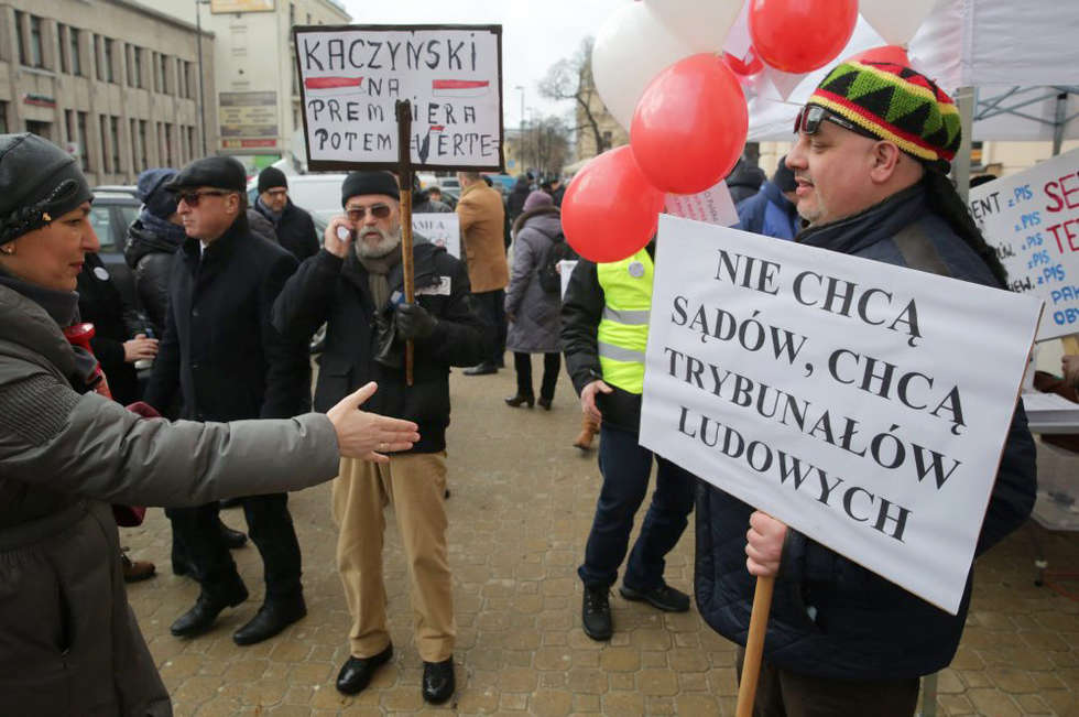  Manifestacja KOD w Lublinie (zdjęcie 6) - Autor: Wojciech Nieśpiałowski