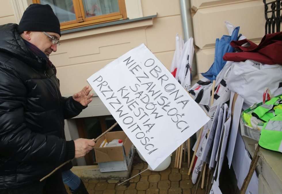  Manifestacja KOD w Lublinie (zdjęcie 9) - Autor: Wojciech Nieśpiałowski