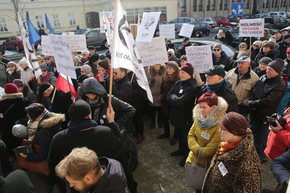  Manifestacja KOD w Lublinie (zdjęcie 41) - Autor: Wojciech Nieśpiałowski