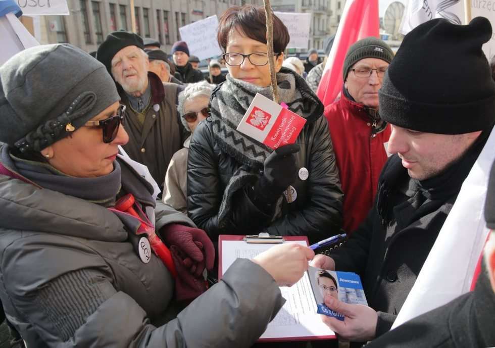  Manifestacja KOD w Lublinie (zdjęcie 30) - Autor: Wojciech Nieśpiałowski
