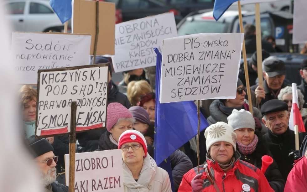  Manifestacja KOD w Lublinie (zdjęcie 22) - Autor: Wojciech Nieśpiałowski