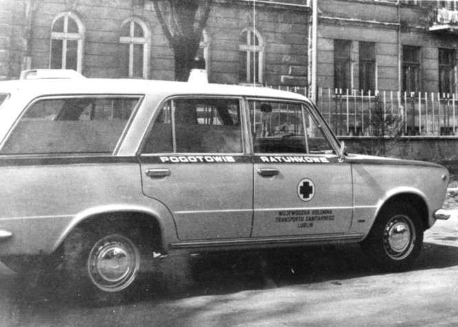 <p>Ambulans &ndash; fiat 125p</p>