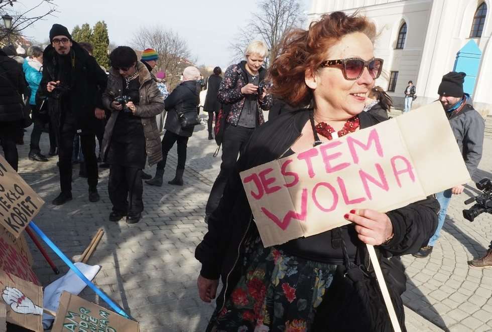  Manifa na rzecz praw kobiet (zdjęcie 14) - Autor: Wojciech Nieśpiałowski