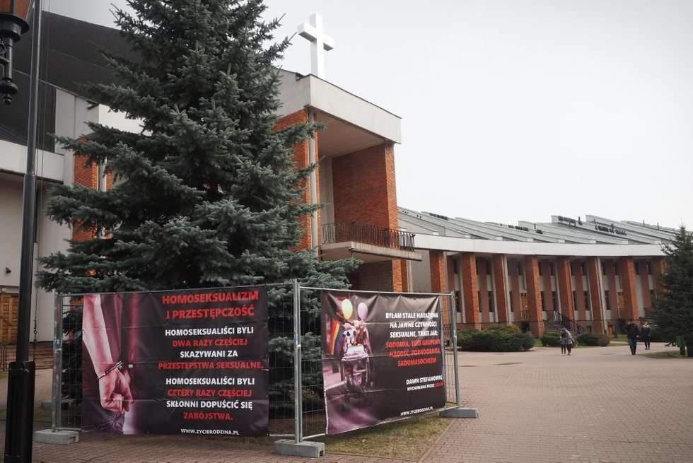  Wystawa pod kościołem Miłosierdzia Bożego w Lublinie (zdjęcie 2) - Autor: Wojciech Nieśpiałowski