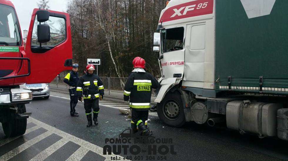  Wypadek w Kraśniku. Zderzenie dwóch ciężarówek (zdjęcie 4) - Autor: Pomoc Drogowa Auto-Hol
