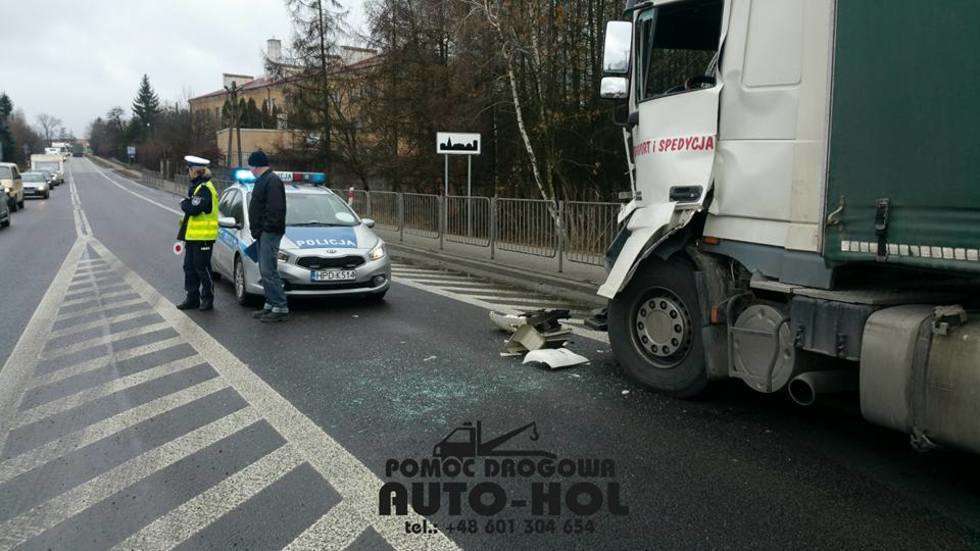  Wypadek w Kraśniku. Zderzenie dwóch ciężarówek (zdjęcie 3) - Autor: Pomoc Drogowa Auto-Hol