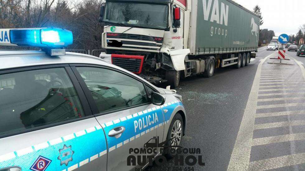  Wypadek w Kraśniku. Zderzenie dwóch ciężarówek (zdjęcie 5) - Autor: Pomoc Drogowa Auto-Hol