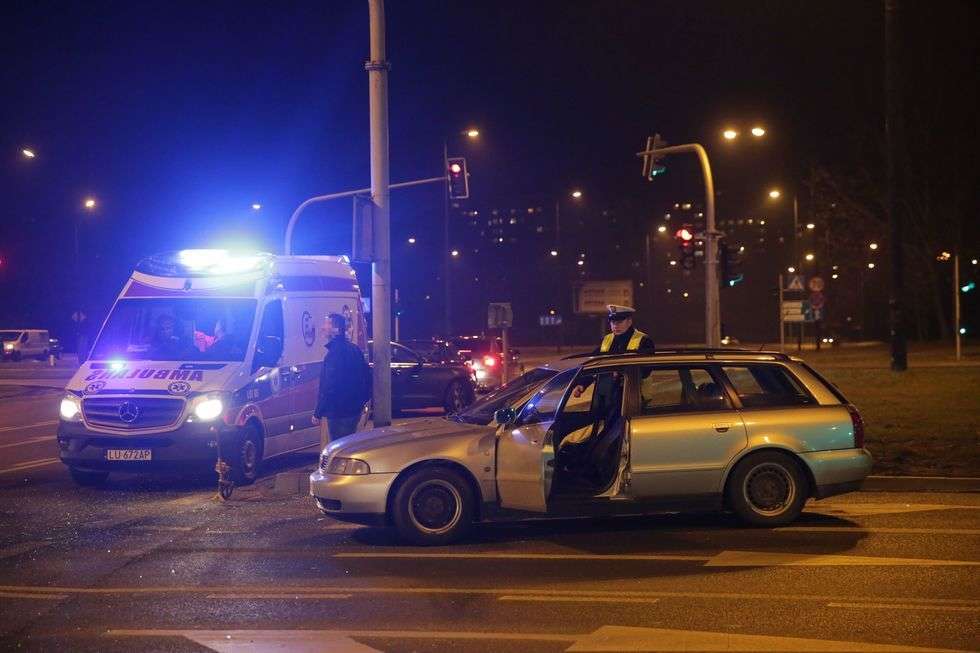  Zderzenie autobusu i audi na al. Solidarności (zdjęcie 4) - Autor: Paweł Buczkowski