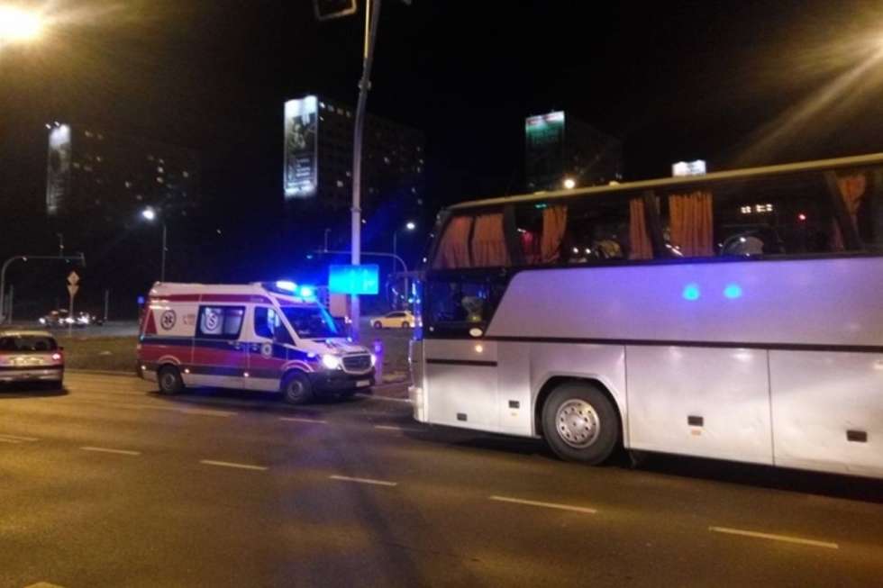  Zderzenie autobusu i audi na al. Solidarności (zdjęcie 13) - Autor: Paweł Buczkowski