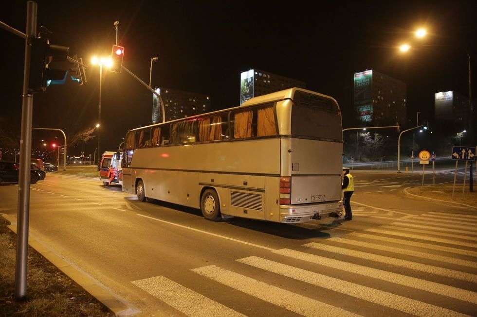  Zderzenie autobusu i audi na al. Solidarności (zdjęcie 8) - Autor: Paweł Buczkowski
