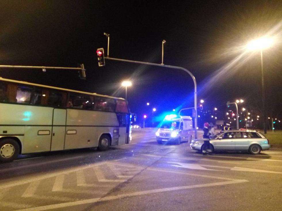  Zderzenie autobusu i audi na al. Solidarności  - Autor: Paweł Buczkowski
