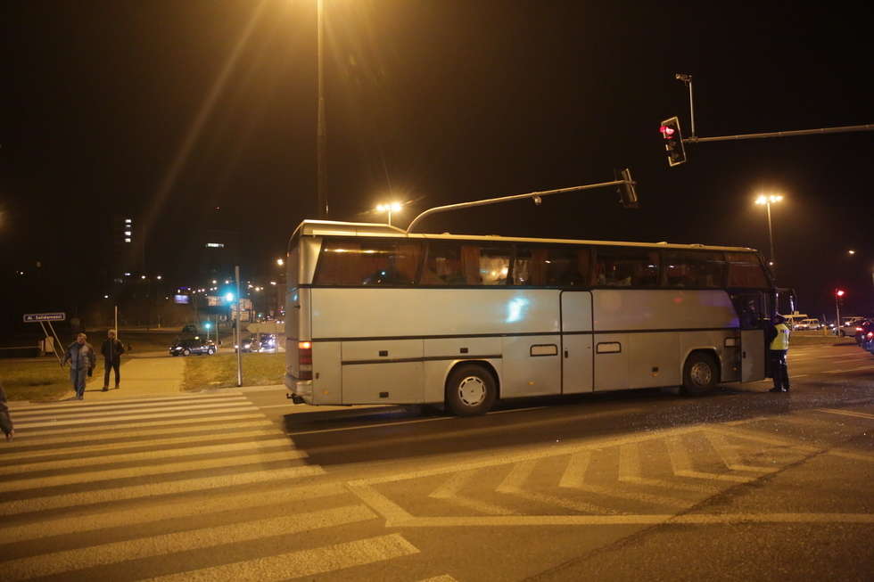  Zderzenie autobusu i audi na al. Solidarności (zdjęcie 6) - Autor: Paweł Buczkowski