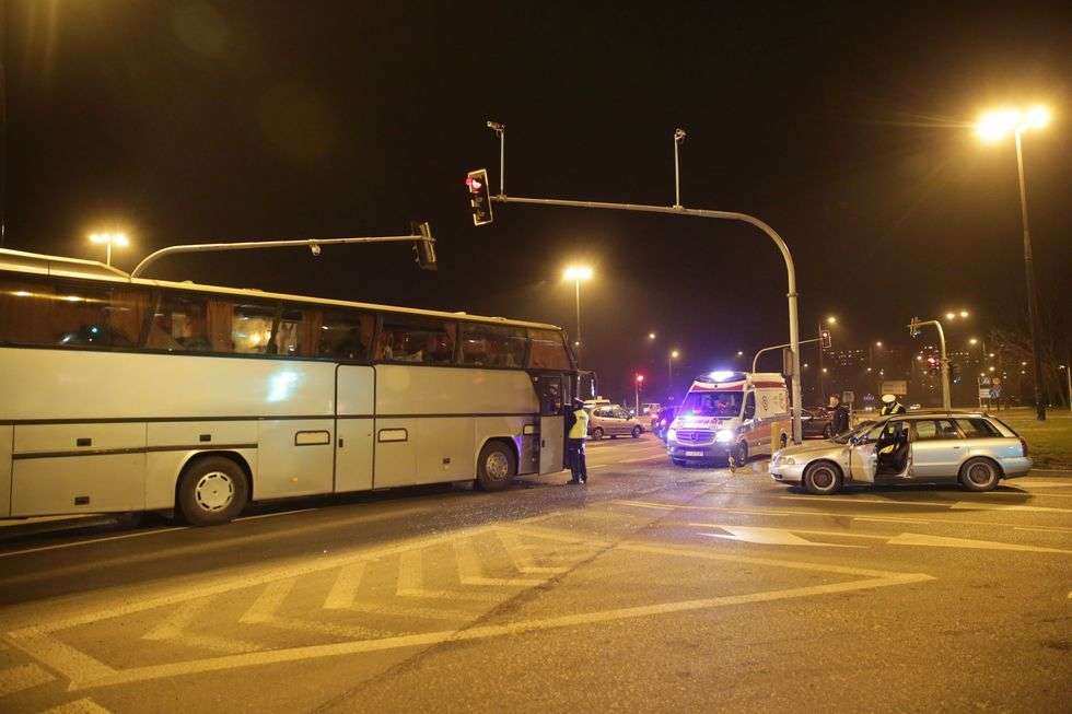  Zderzenie autobusu i audi na al. Solidarności (zdjęcie 5) - Autor: Paweł Buczkowski