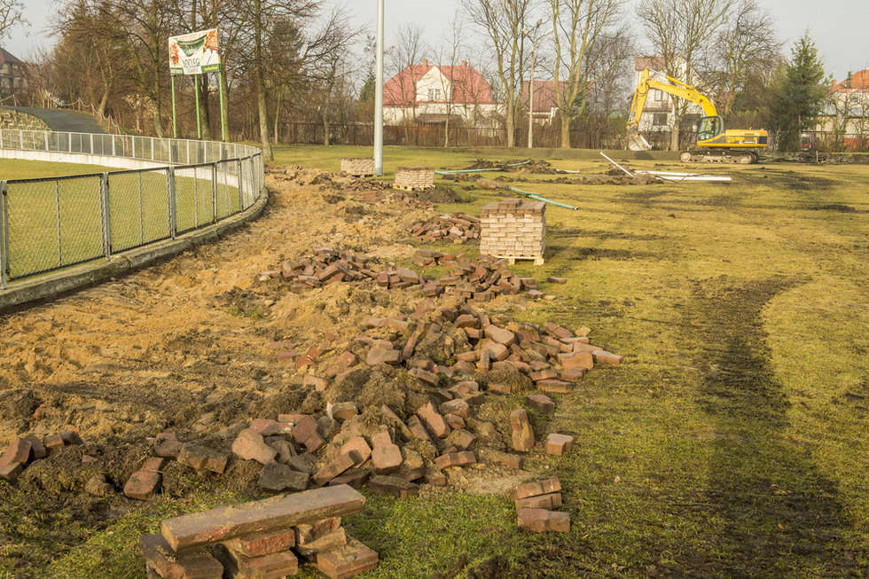  Ruszyła budowa boiska w Białej Podlaskiej (zdjęcie 1) - Autor: UM Biała Podlaska