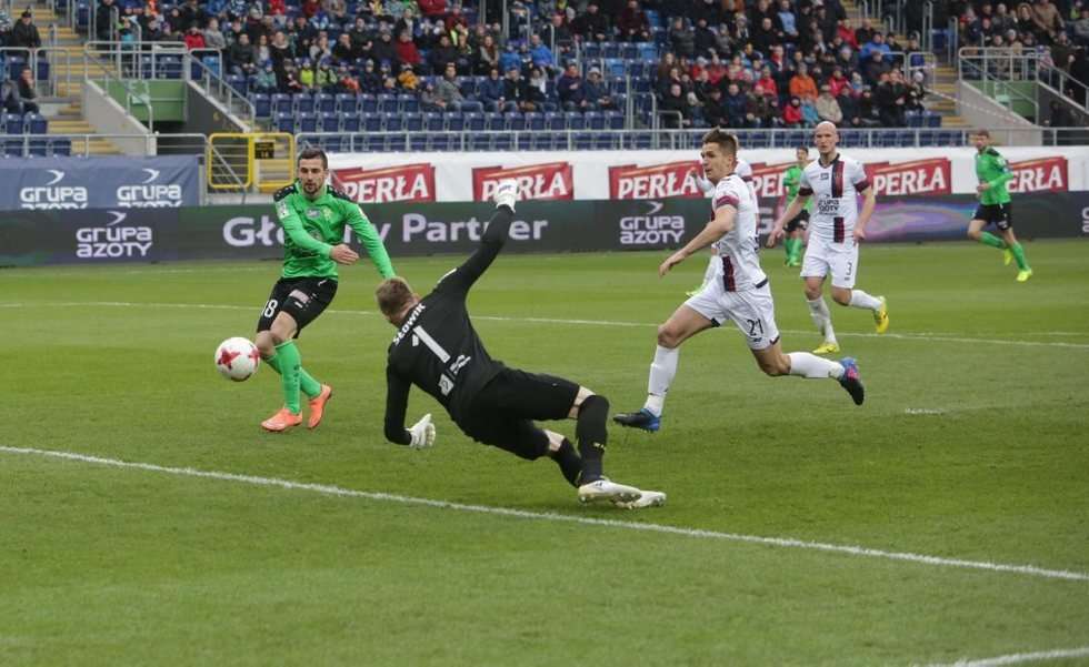  Górnik Łęczna - Pogoń Szczecin 2:2 (zdjęcie 8) - Autor: Wojciech Nieśpiałowski