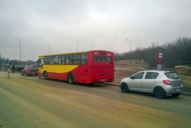 Zderzenie autobusu i samochodu osobowego