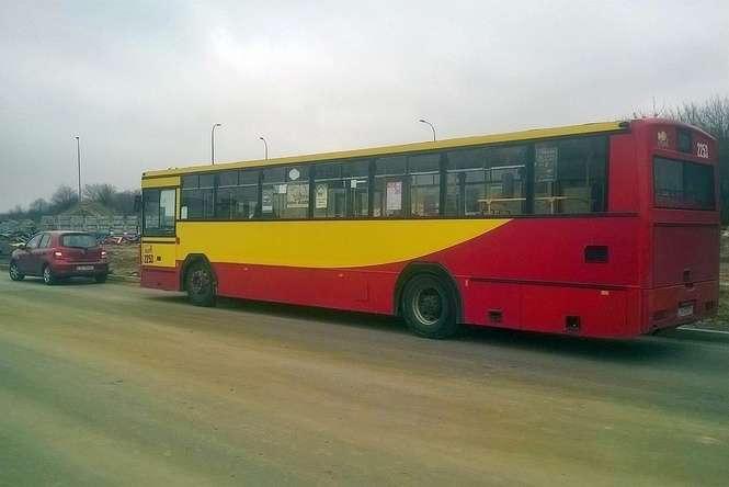 Zderzenie autobusu i samochodu osobowego - Autor: Grzegorz Rekiel