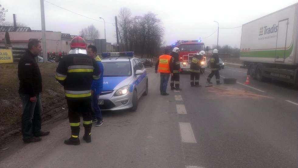  Zderzenie samochodów w Markuszowie (zdjęcie 2) - Autor: OSP Markuszów