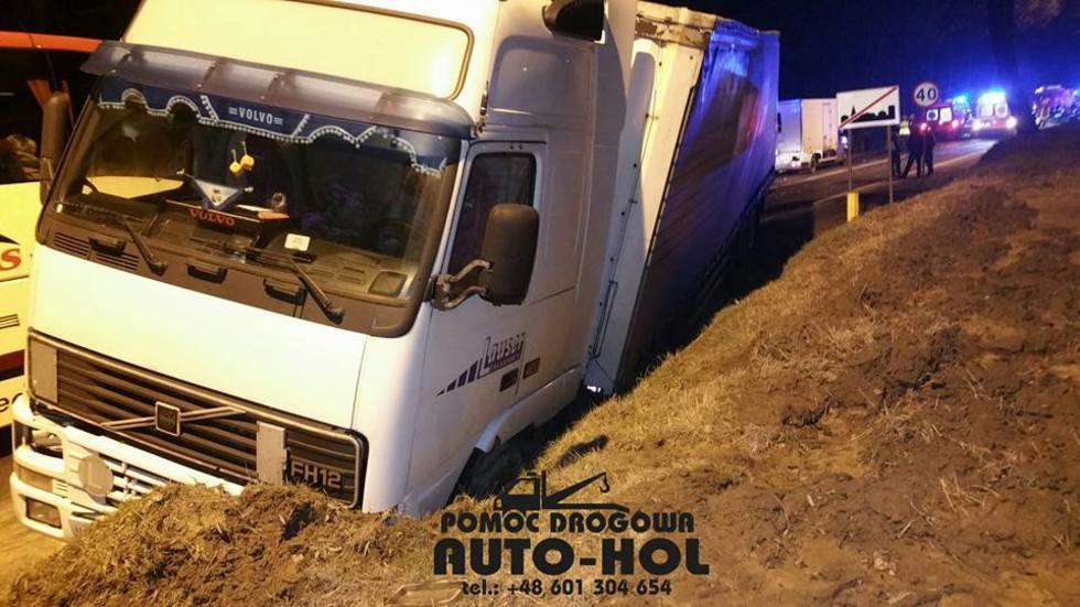  Liśnik Duży. Zderzenie ciężarówki z samochodem osobowym (zdjęcie 7) - Autor: Pomoc Drogowa Auto-Hol