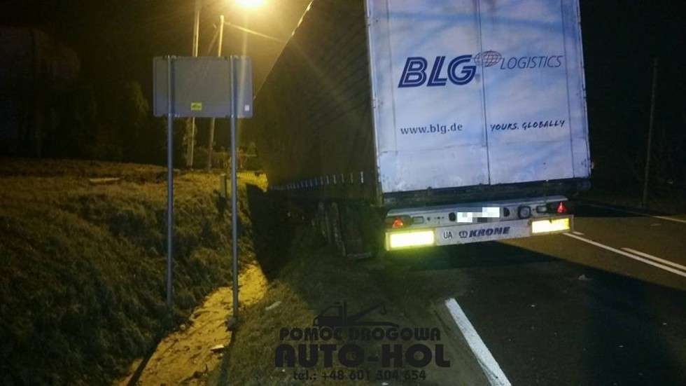  Liśnik Duży. Zderzenie ciężarówki z samochodem osobowym  - Autor: Pomoc Drogowa Auto-Hol