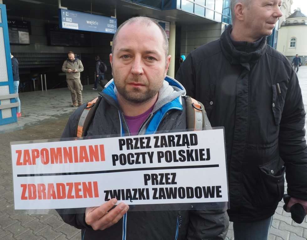  Protest pracowników Poczty Polskiej w Lublinie (zdjęcie 7) - Autor: Maciej Kaczanowski