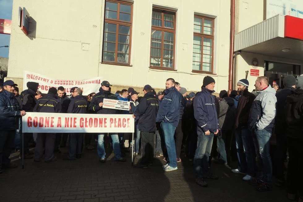  Protest pracowników Poczty Polskiej w Lublinie (zdjęcie 14) - Autor: Maciej Kaczanowski