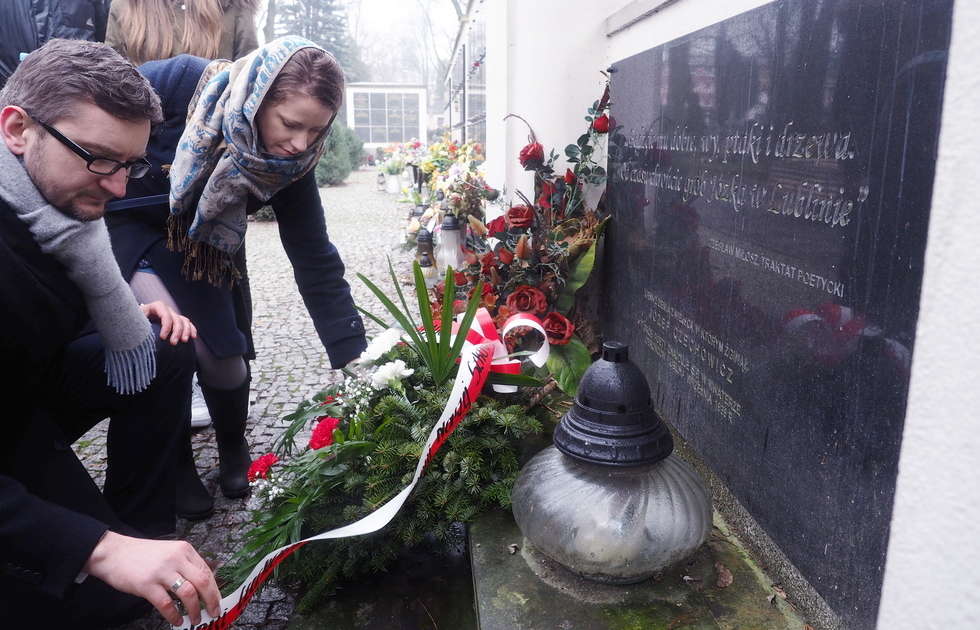  Urodziny Józefa Czechowicza. Społeczność szkoły na cmentarzu (zdjęcie 7) - Autor: Dorota Awiorko