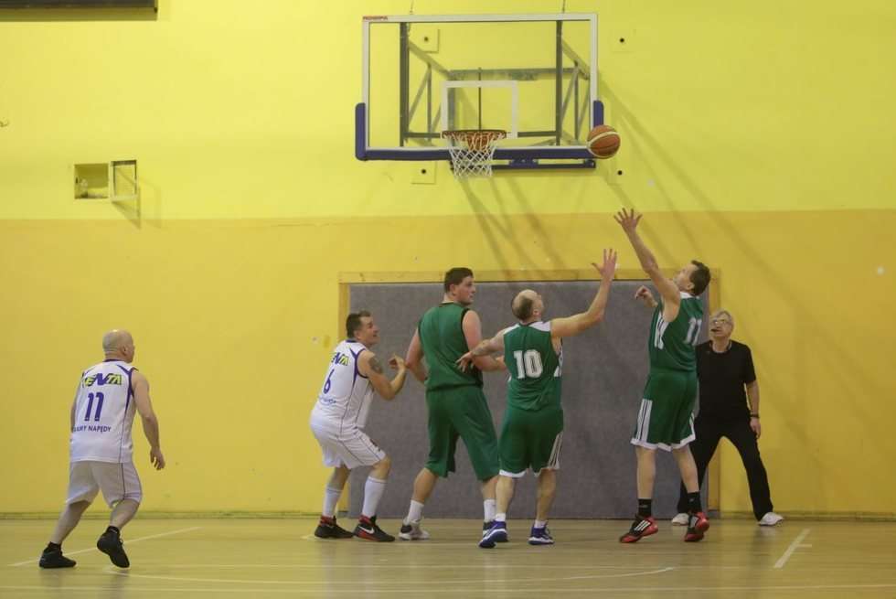  Koszykówka - rozgrywki amatorów (zdjęcie 2) - Autor: Wojciech Nieśpiałowski