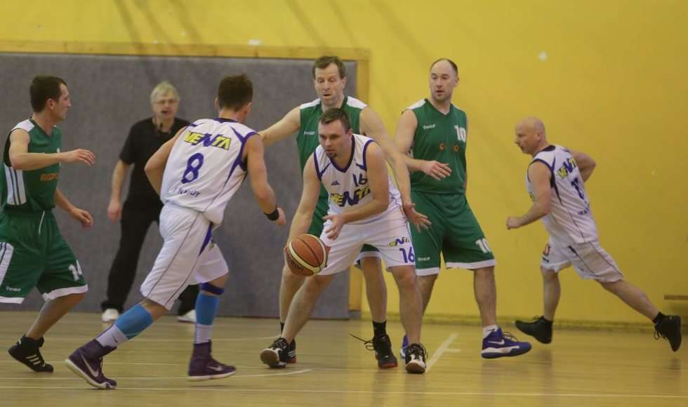  Koszykówka - rozgrywki amatorów (zdjęcie 21) - Autor: Wojciech Nieśpiałowski