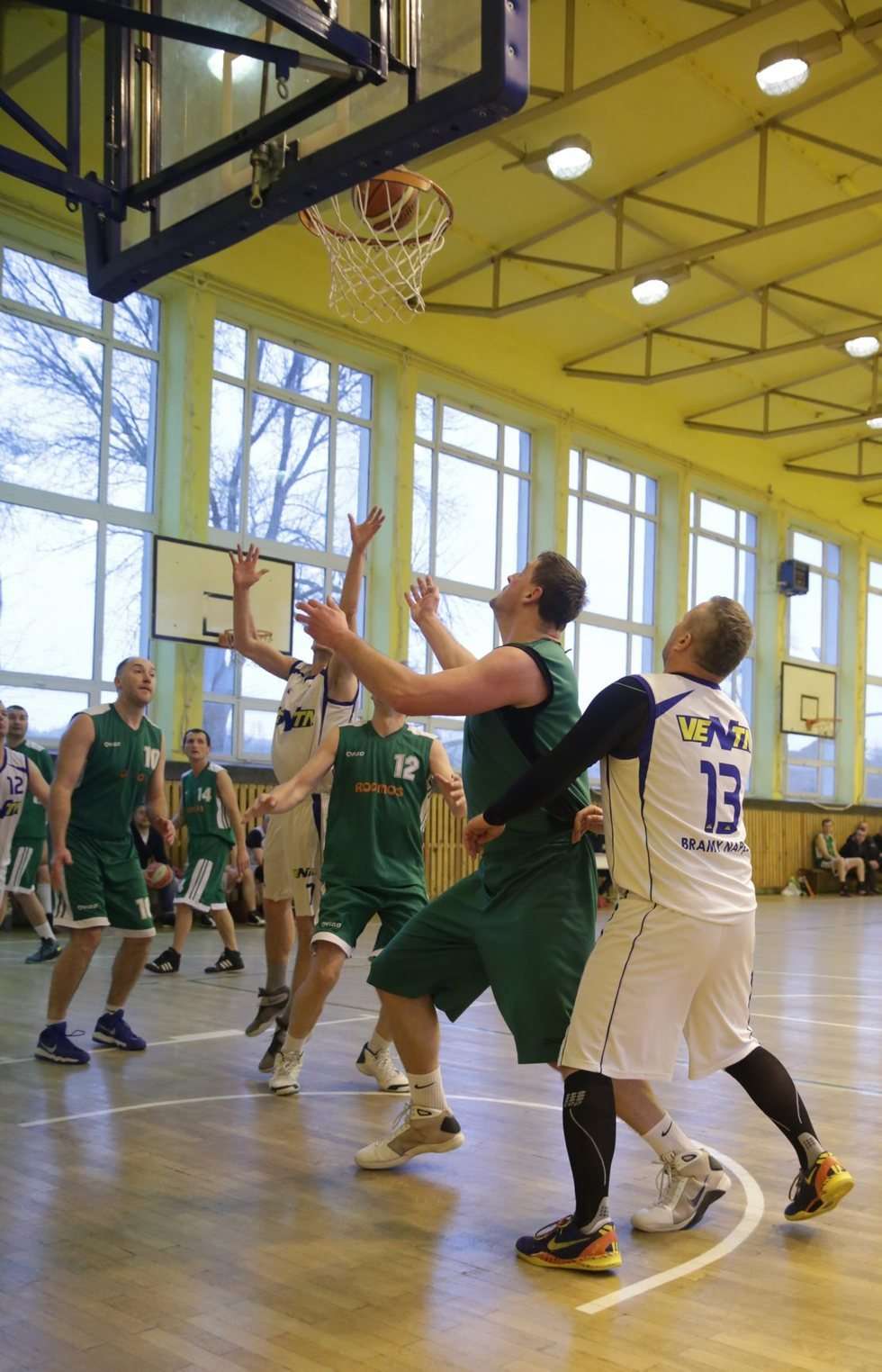 Koszykówka - rozgrywki amatorów (zdjęcie 8) - Autor: Wojciech Nieśpiałowski