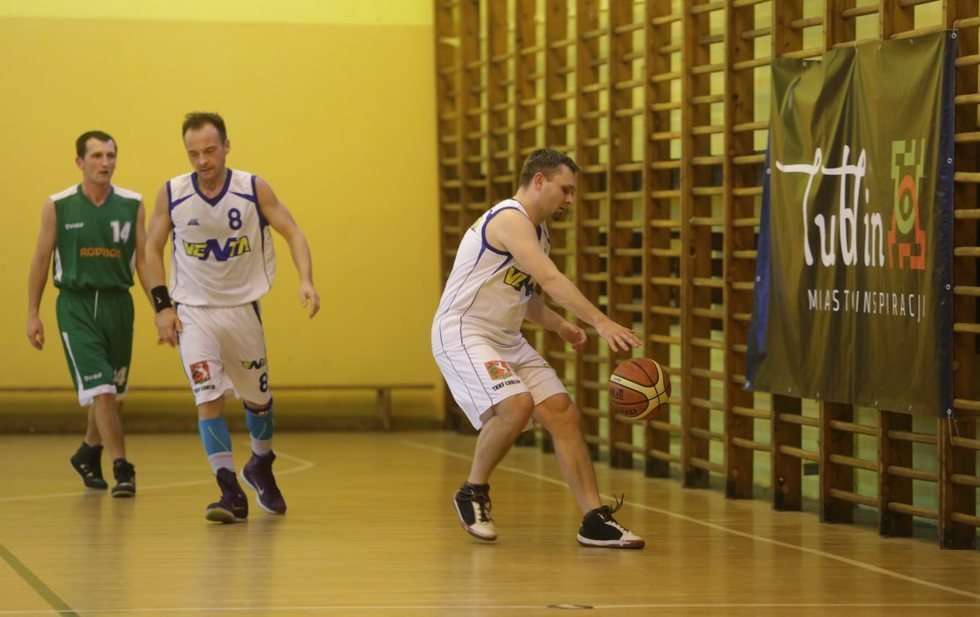  Koszykówka - rozgrywki amatorów (zdjęcie 13) - Autor: Wojciech Nieśpiałowski