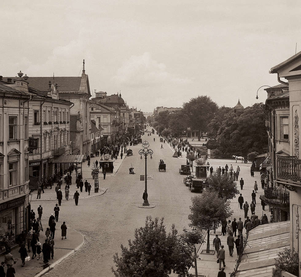  <p class="Normal">Wydawca, pytany o&nbsp;swoje ulubione zdjęcia pokazuje: dwie panoramy Krakowskiego Przedmieścia z&nbsp;początku lat 30. ubiegłego wieku. Jedna z&nbsp;widokiem na plac Litewski i&nbsp;perspektywę aż po Uniwersytet Lubelski (KUL)&hellip;&nbsp;</p>