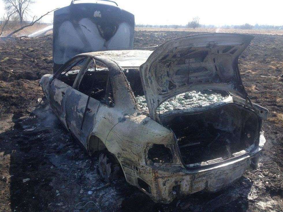  Chciał wysuszyć ubranie, spalił sobie samochód (zdjęcie 1) - Autor: KP PSP Lubartów