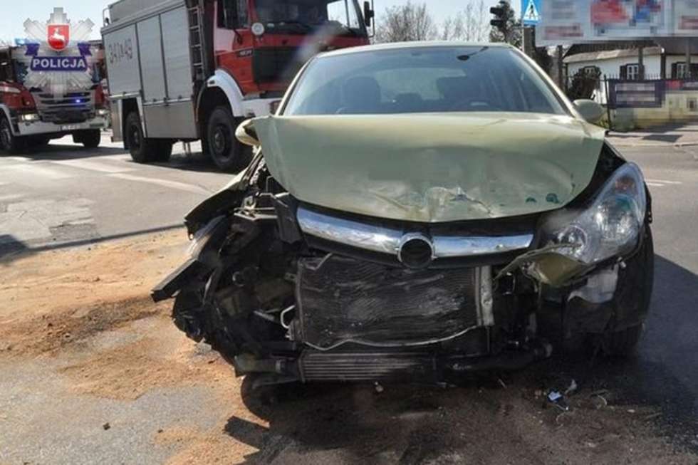  Wypadek w Białej Podlaskiej: Wjechał na czerwonym świetle (zdjęcie 1) - Autor: Policja