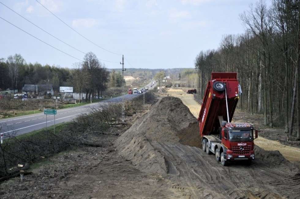  Budowa kolejnego odcinka drogi S17 (zdjęcie 13) - Autor: GDDKiA