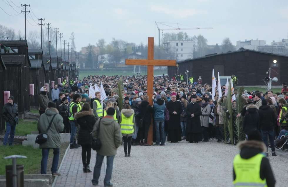  Droga krzyżowa na Majdanku (zdjęcie 10) - Autor: Wojciech Nieśpiałowski